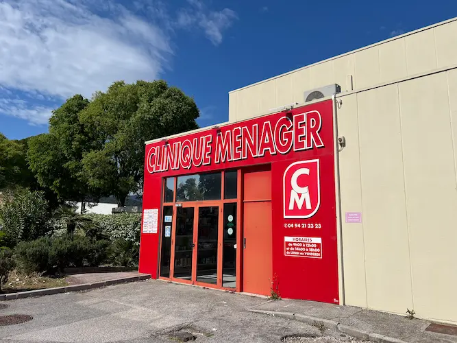Notre boutique située au 1576 chemin de la Planquette Façade de la boutique Clinique Ménager à La Garde