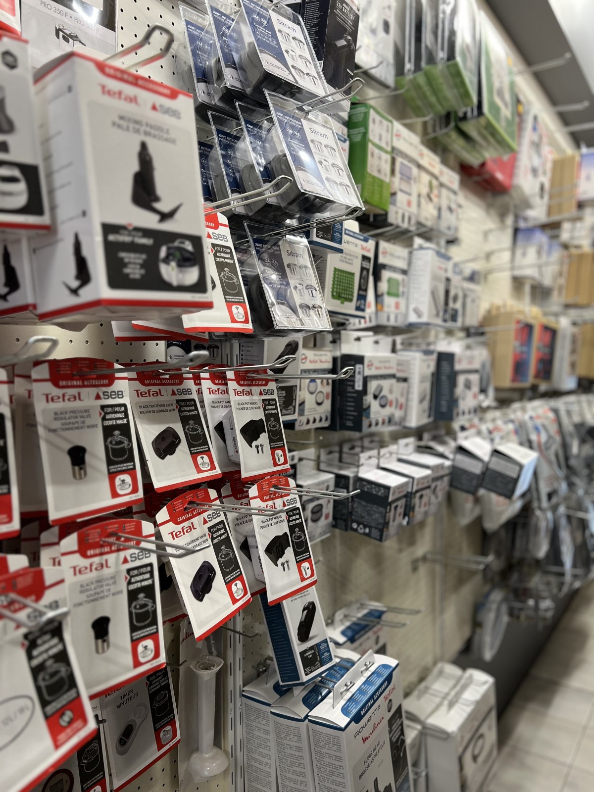 De nombreux accessoires disponibles en magasin Accessoires et pièces détachées en vente chez Clinique Ménager